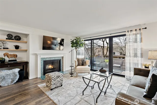 $629,900 | 3030 14th Avenue West, Unit 106, Seattle, WA 98119