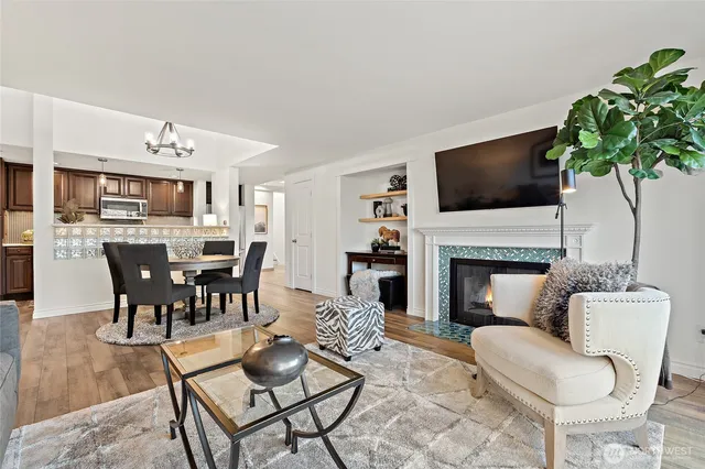 $629,900 | 3030 14th Avenue West, Unit 106, Seattle, WA 98119