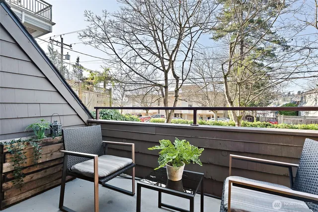 $629,900 | 3030 14th Avenue West, Unit 106, Seattle, WA 98119