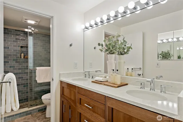 $629,900 | 3030 14th Avenue West, Unit 106, Seattle, WA 98119