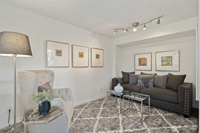 $629,900 | 3030 14th Avenue West, Unit 106, Seattle, WA 98119