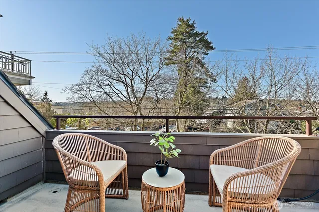 $629,900 | 3030 14th Avenue West, Unit 106, Seattle, WA 98119