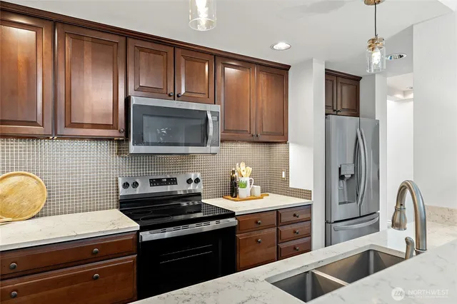 $629,900 | 3030 14th Avenue West, Unit 106, Seattle, WA 98119