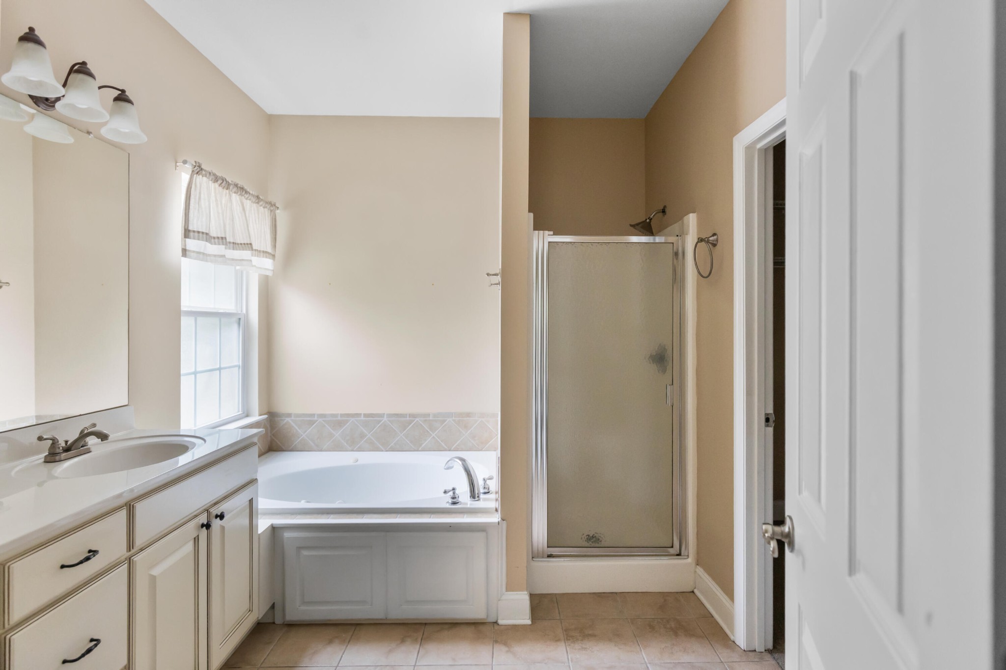 2095 Baggett Road Ringgold, GA 30736 - Photo 13 of 34 a bathroom with a tub sink and mirror