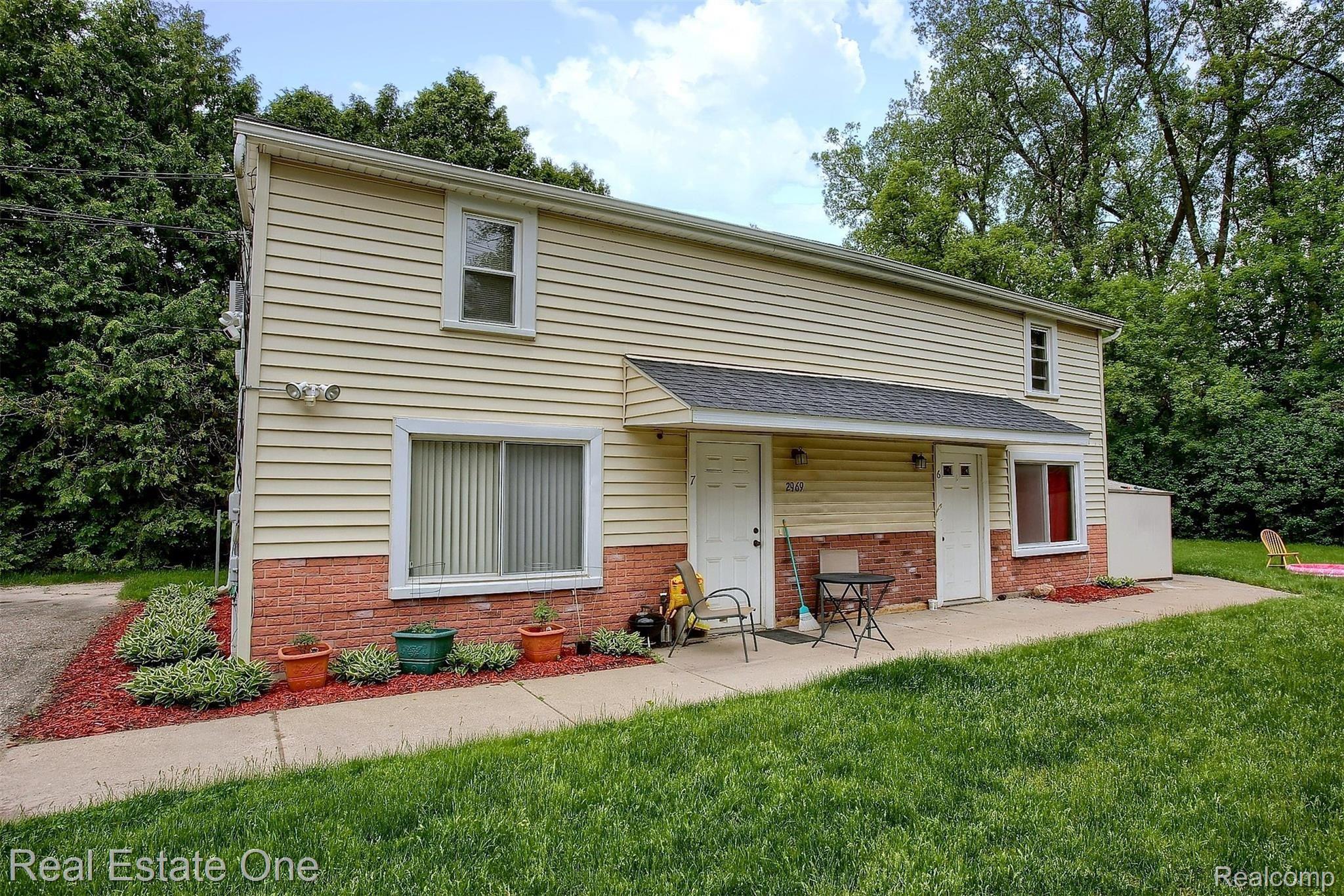 2969 Devondale Road Rochester, MI 48309 - Photo 1 of 6 2969d Devondale - Front (1).jpg