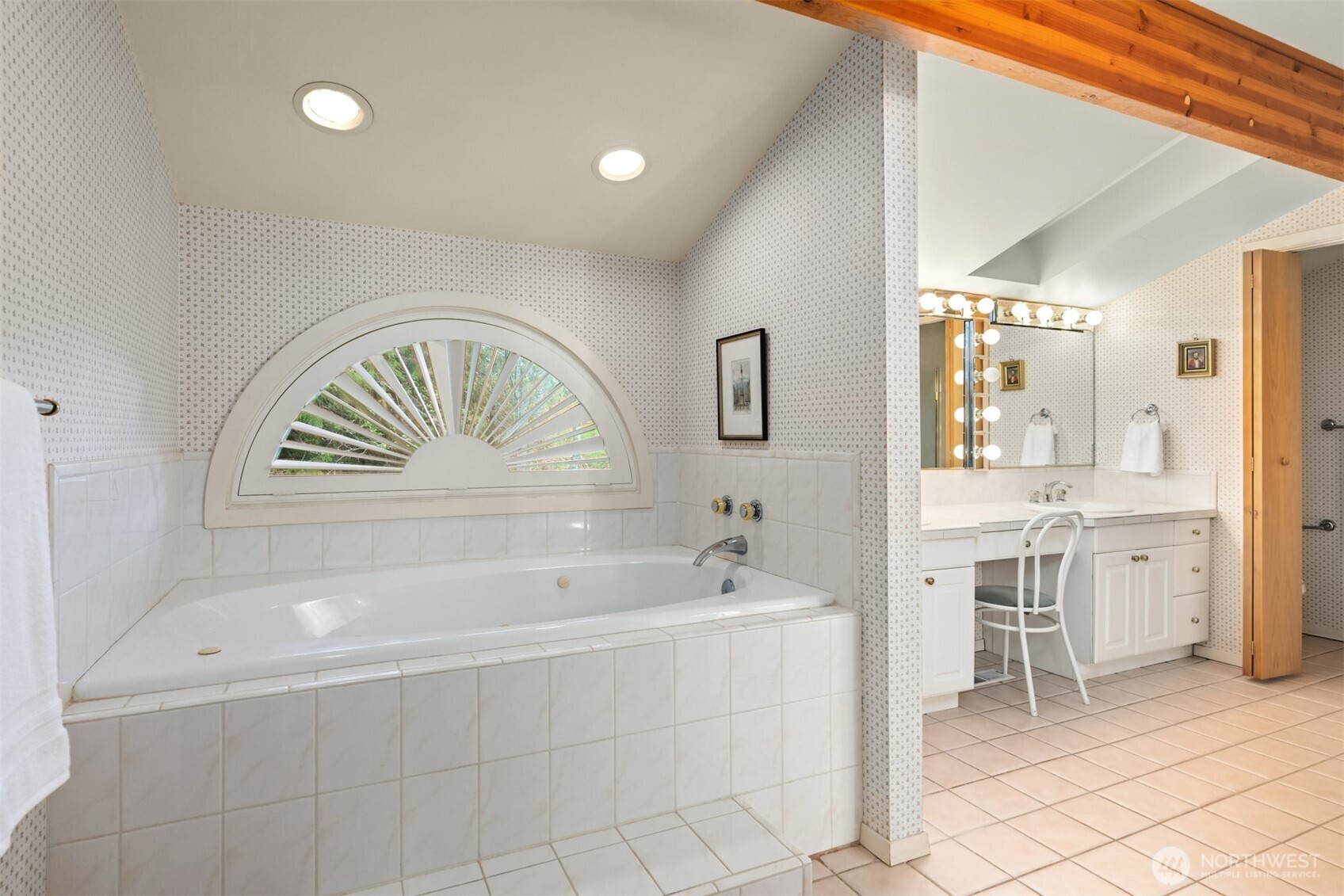 4331 Northeast Rhodes End Road Bainbridge Island, WA 98110 - Photo 15 of 29 Gallery Image 15