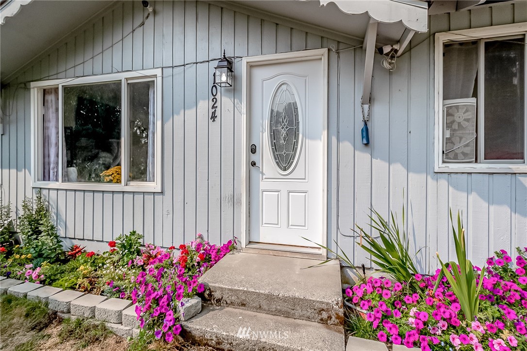 1024 Russell Road Snohomish, WA 98290 - Photo 3 of 28 Gallery Image 3