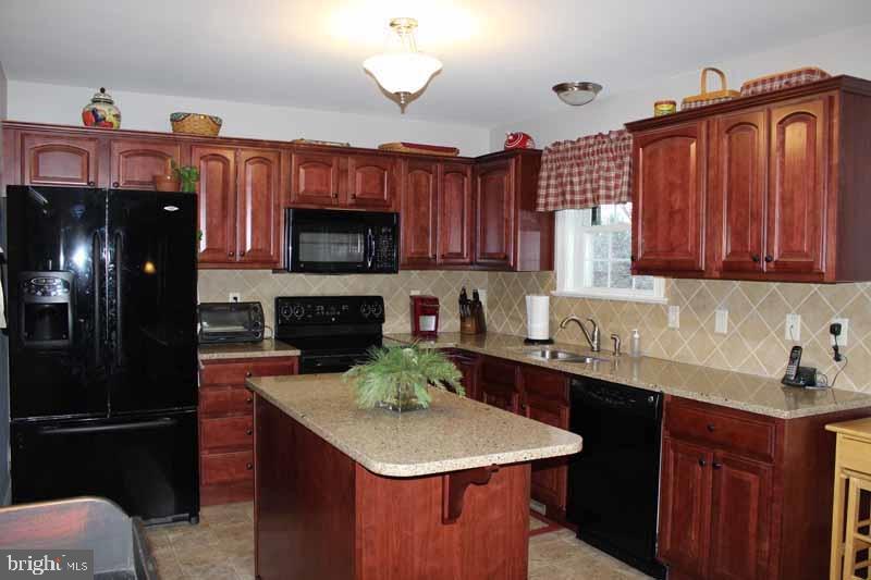 2935 Weaver Road Lancaster, PA 17601 - Photo 2 of 27