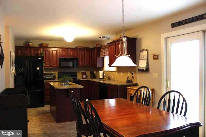 2935 Weaver Road Lancaster, PA 17601 - Photo 3 of 27