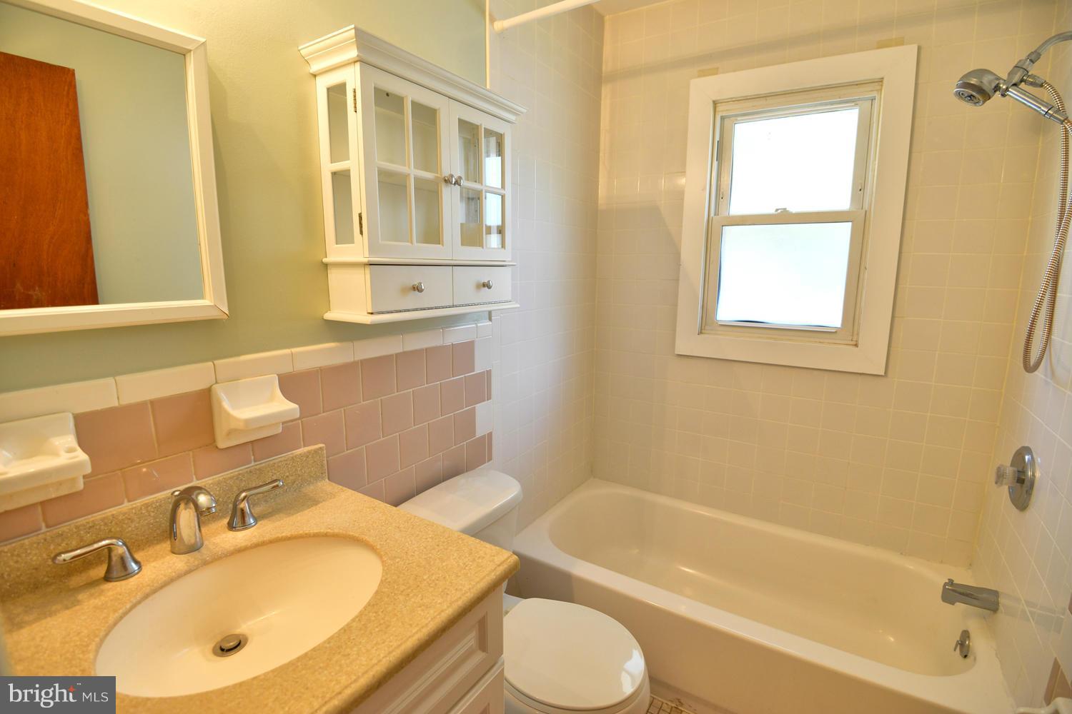 1630 Marlboro Road Edgewater, MD 21037 - Photo 12 of 30 Hall Bath - ceramic tile and shower/tub combo