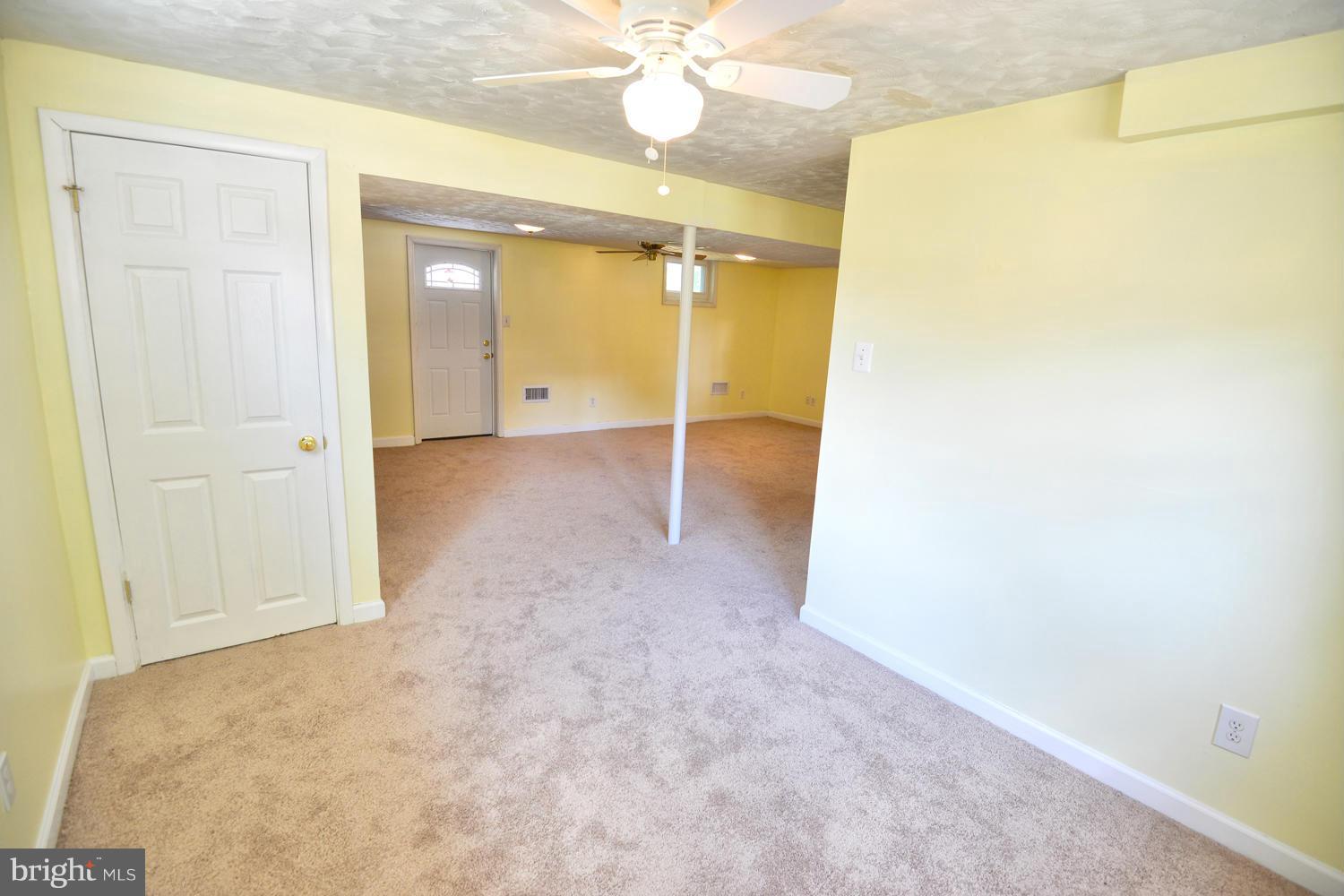 1630 Marlboro Road Edgewater, MD 21037 - Photo 17 of 30 Family Room - bonus space off the family room!