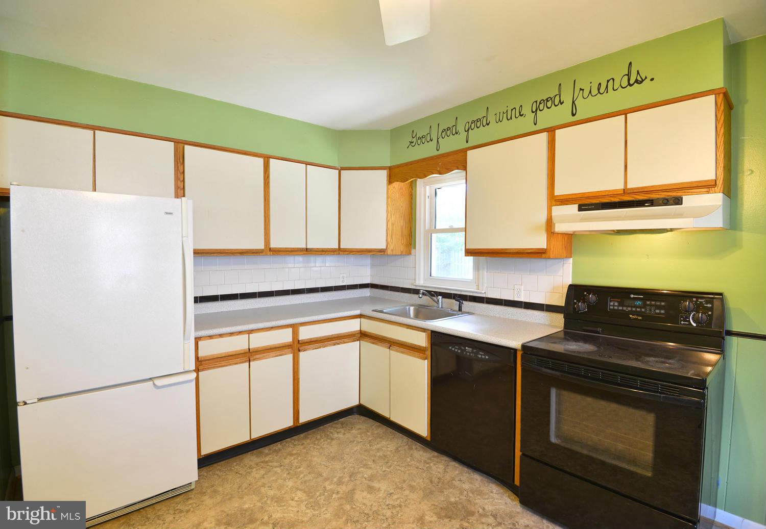 1630 Marlboro Road Edgewater, MD 21037 - Photo 6 of 30 Lots of cabinet and counter space