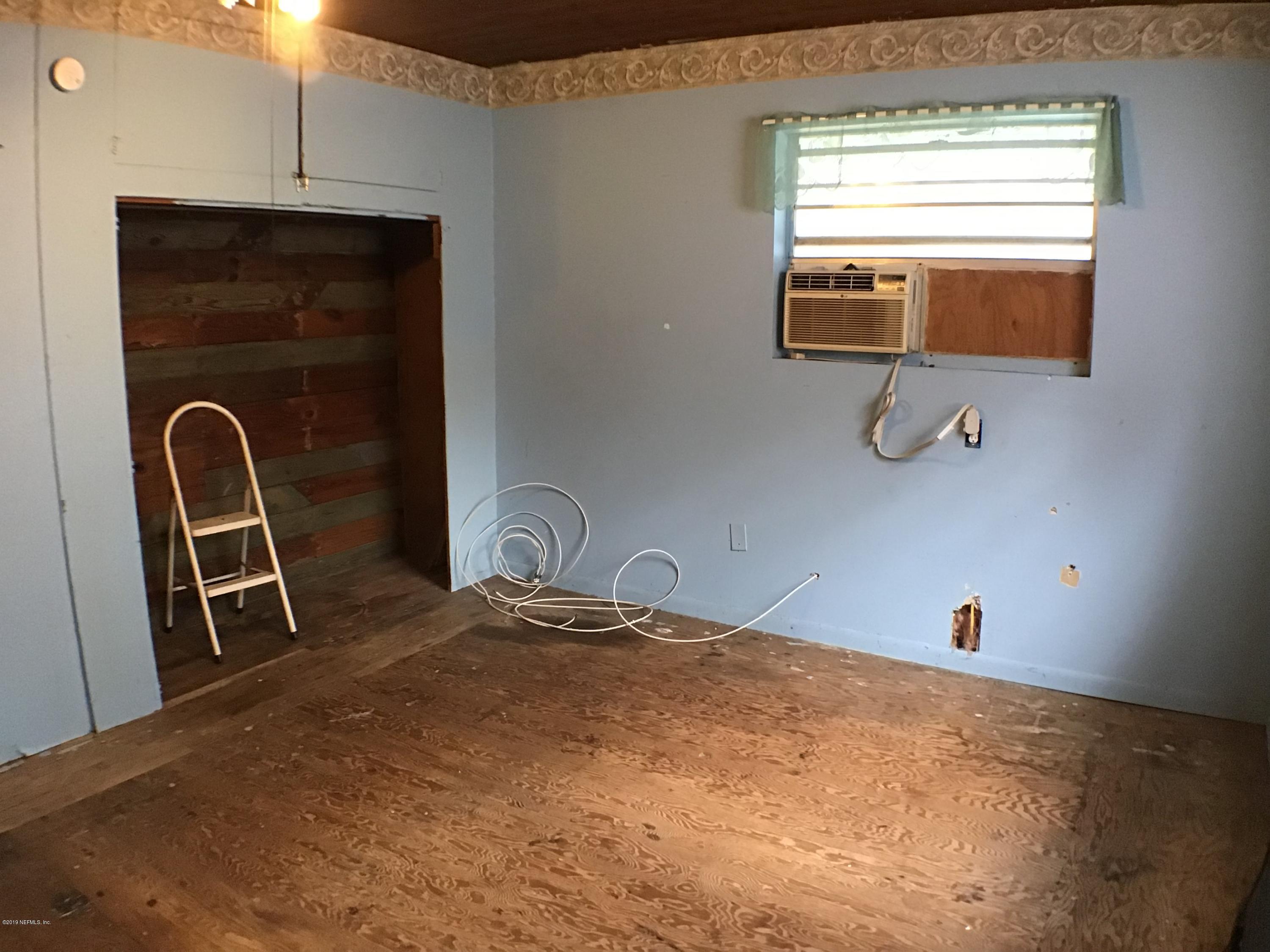 242 Katherine Road Jacksonville, FL 32218 - Photo 5 of 9 2931B044-CADE-4651-9E36-7CBAB639C3E3