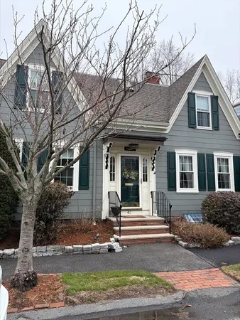 $3,400 | 42 Charnock Street, Unit 1, Beverly, MA 01915