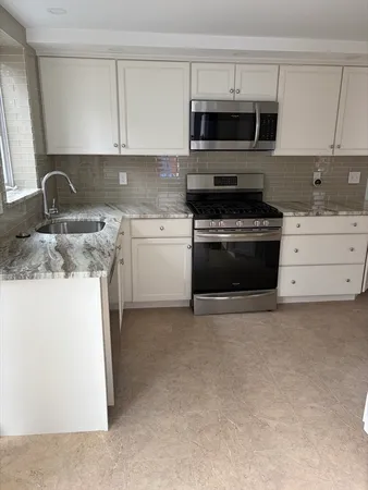 $3,400 | 42 Charnock Street, Unit 1, Beverly, MA 01915