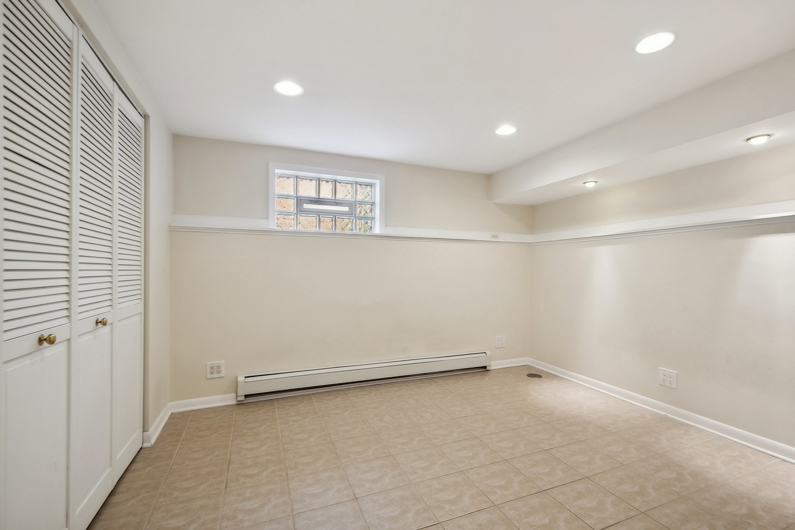 504 Maple Avenue Wilmette, IL 60091 - Photo 15 of 20 a view of a room with an empty space