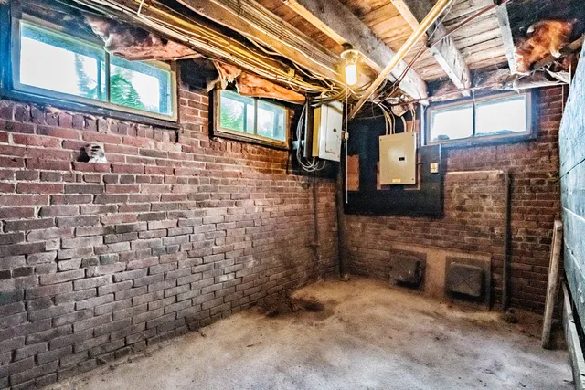 $419,000 | 21 Laurel Avenue, Auburn, ME 04210