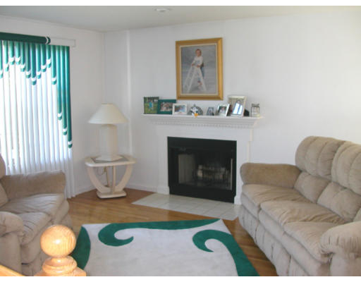 94 Meadowood Road North Andover, MA 01845 - Photo 3 of 12 Gallery Image 3