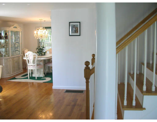 94 Meadowood Road North Andover, MA 01845 - Photo 4 of 12 Gallery Image 4