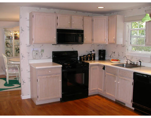 94 Meadowood Road North Andover, MA 01845 - Photo 6 of 12 Gallery Image 6