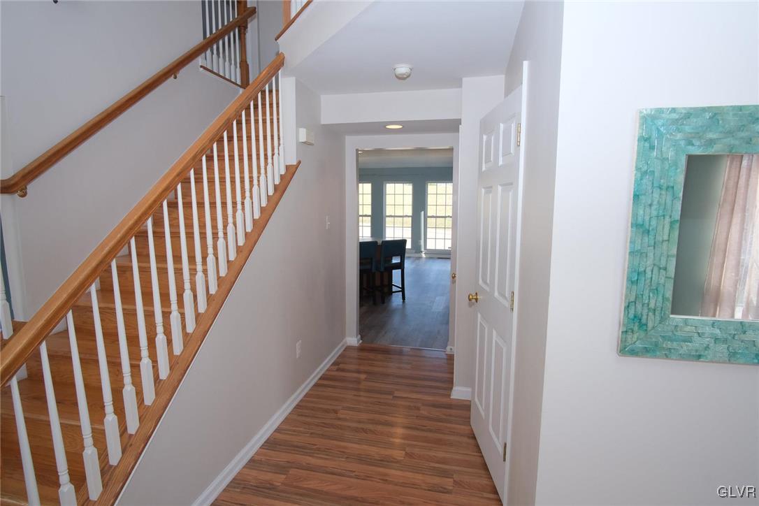 5340 Seip Road Bethlehem, PA 18017 - Photo 12 of 48 Center hall
