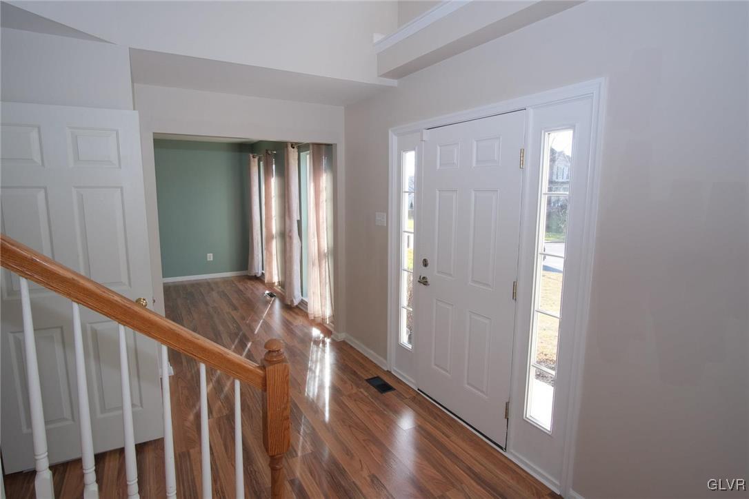 5340 Seip Road Bethlehem, PA 18017 - Photo 4 of 48 Large open foyer