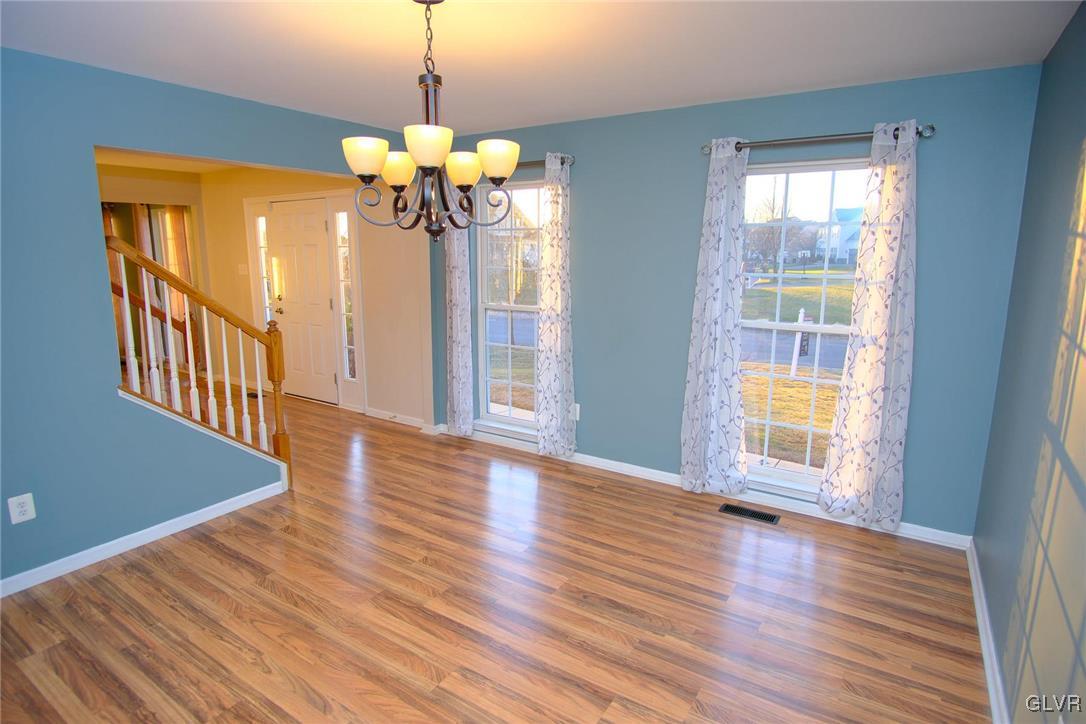 5340 Seip Road Bethlehem, PA 18017 - Photo 9 of 48 Dining room