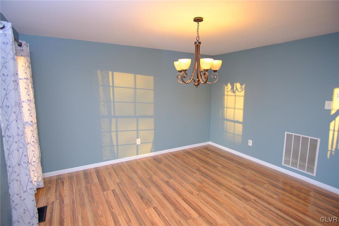 5340 Seip Road Bethlehem, PA 18017 - Photo 10 of 48 Dining room