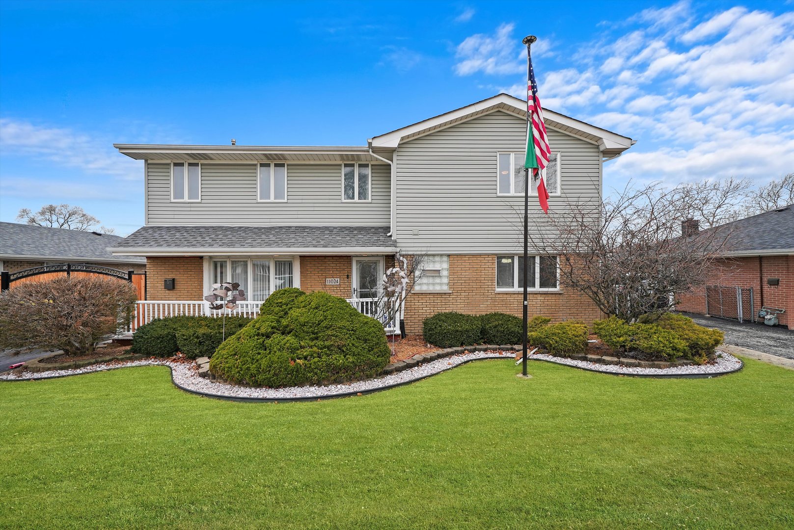 11024 Menard Avenue Chicago Ridge, IL 60415 - Photo 1 of 40