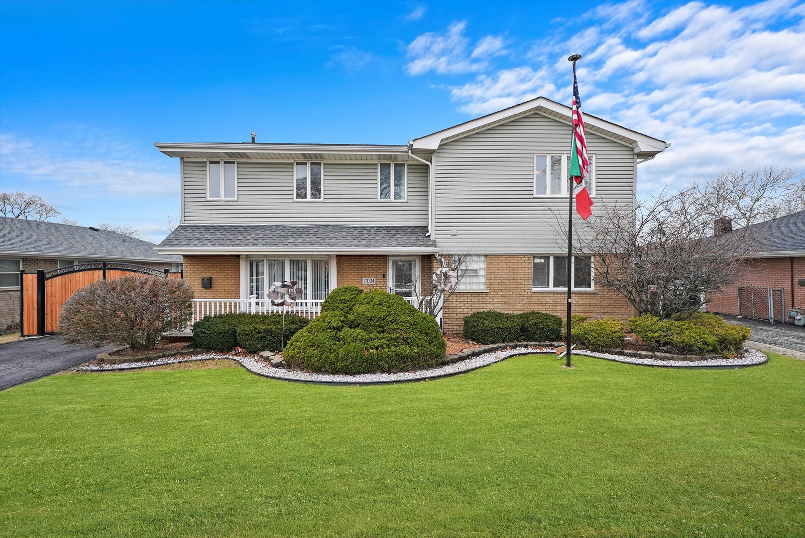 11024 Menard Avenue Chicago Ridge, IL 60415 - Photo 2 of 40