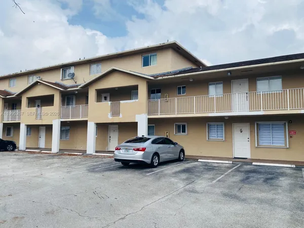 $290,000 | 3021 West 76th Street, Unit C203, Hialeah, FL 33018
