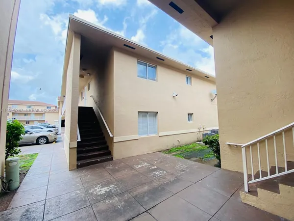 $290,000 | 3021 West 76th Street, Unit C203, Hialeah, FL 33018