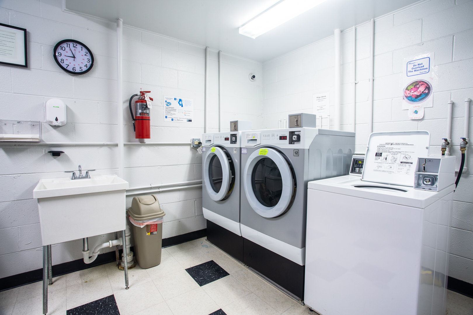 2400 Archbury Lane, Unit 1E Park Ridge, IL 60068 - Photo 18 of 18 a utility room with dryer and washer