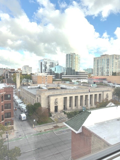 1585 Ridge Avenue, Unit 608 Evanston, IL 60201 - Photo 14 of 15 a view of city with tall buildings