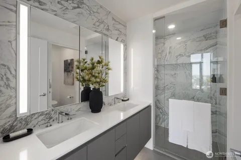 $1,390,000 | 2510 6th Avenue, Unit 2502, Seattle, WA 98121
