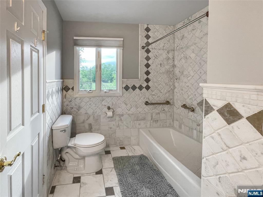 445 Nevada Street Paramus, NJ 07652 - Photo 47 of 50