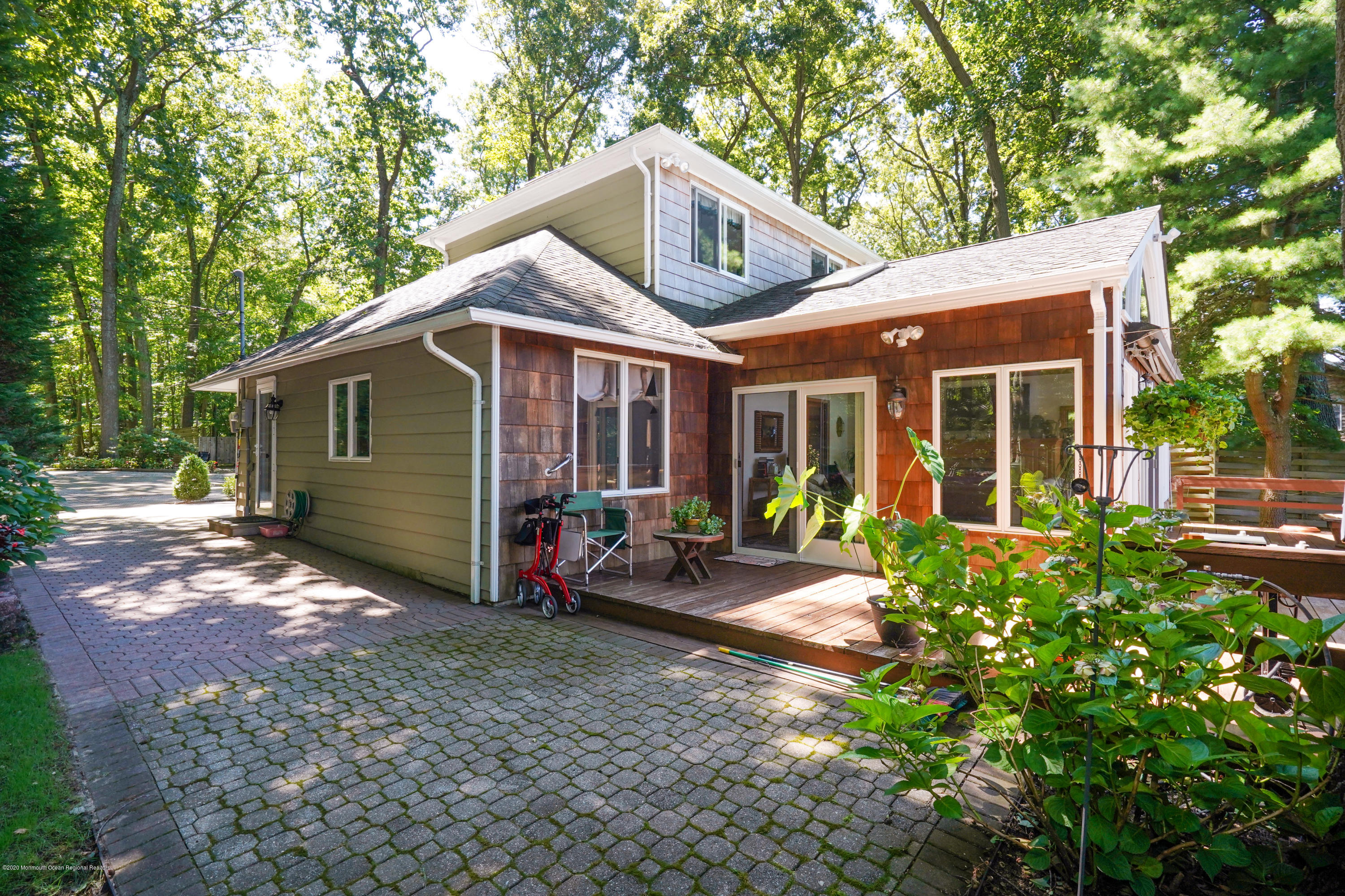 237 Lakeside Avenue Colts Neck, NJ 07722 - Photo 38 of 54 side yard