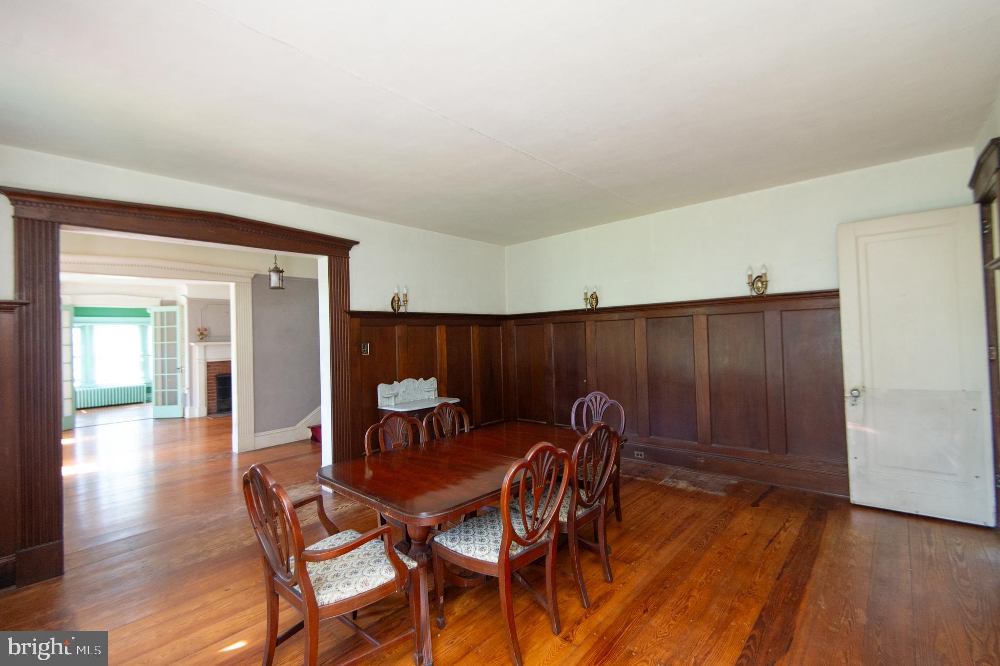 4910 Gregory Road Cambridge, MD 21613 - Photo 20 of 131 Cased opening to foyer & living room