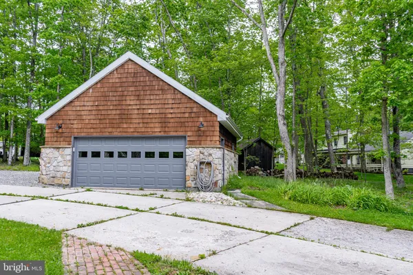 $425,000 | 609 Southern Pines Drive, Oakland, MD 21550