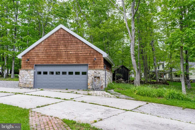 $440,000 | 609 Southern Pines Drive, Oakland, MD 21550