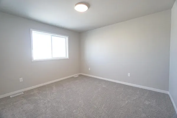 $339,999 | 6020 80th Avenue South, Horace, ND 58047