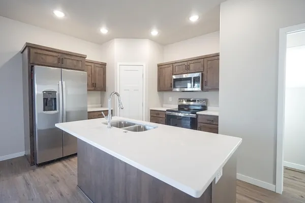 $339,999 | 6020 80th Avenue South, Horace, ND 58047