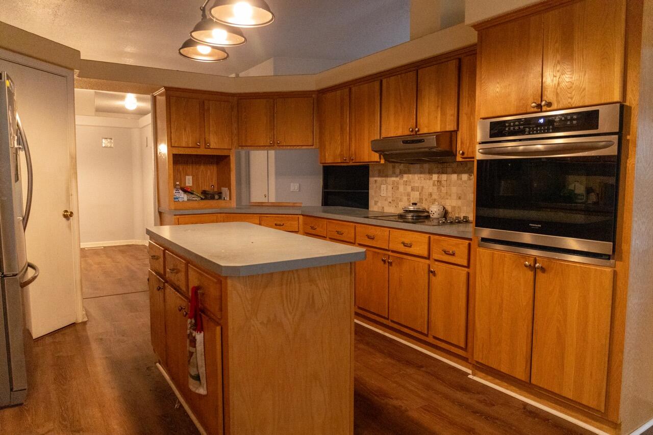 3411 East Langell Valley Road Bonanza, OR 97623 - Photo 19 of 43 Kitchen