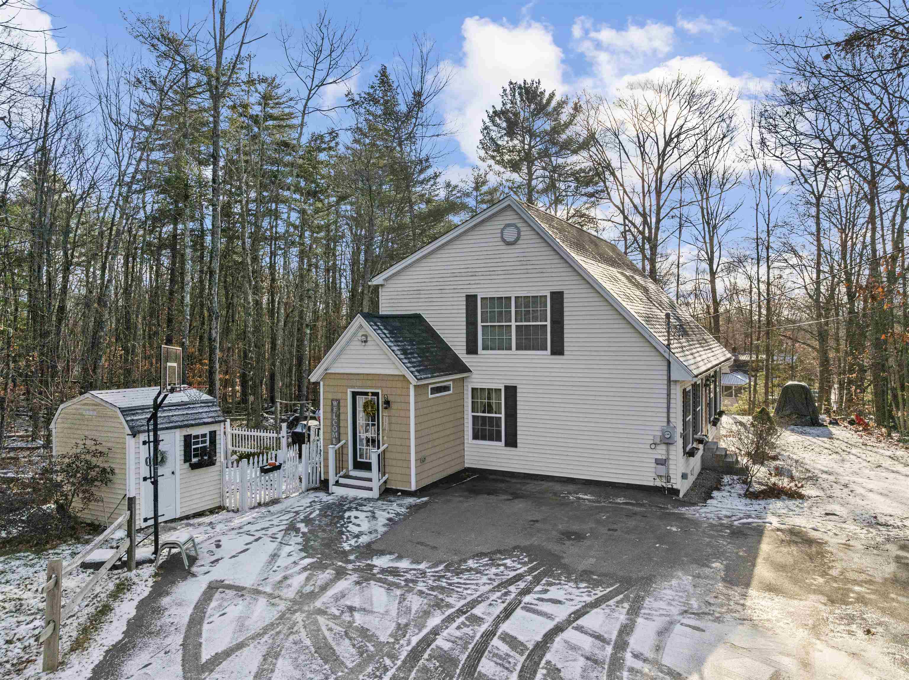 152 Parade Road Meredith, NH 03253 - Photo 4 of 59