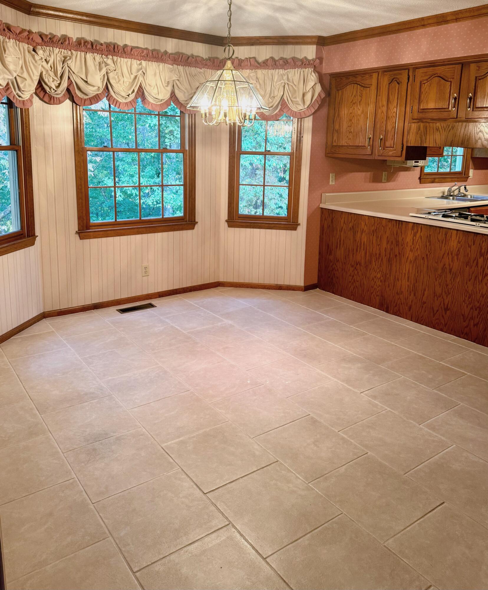 6424 Lake Shadows Circle Hixson, TN 37343 - Photo 11 of 48 5200A8A4-FFCC-4611-B290-609D55339B88