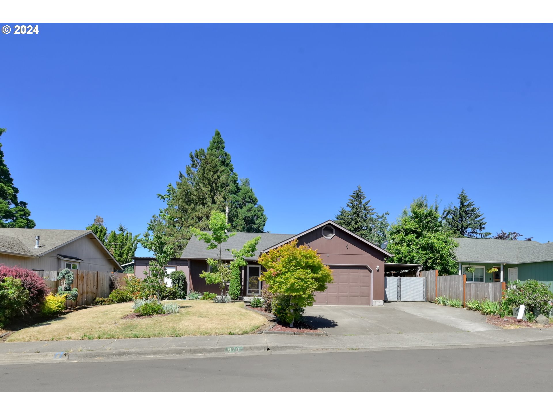 870 Hazelnut Lane Springfield, OR 97478 - Photo 1 of 35 a house with trees in the background