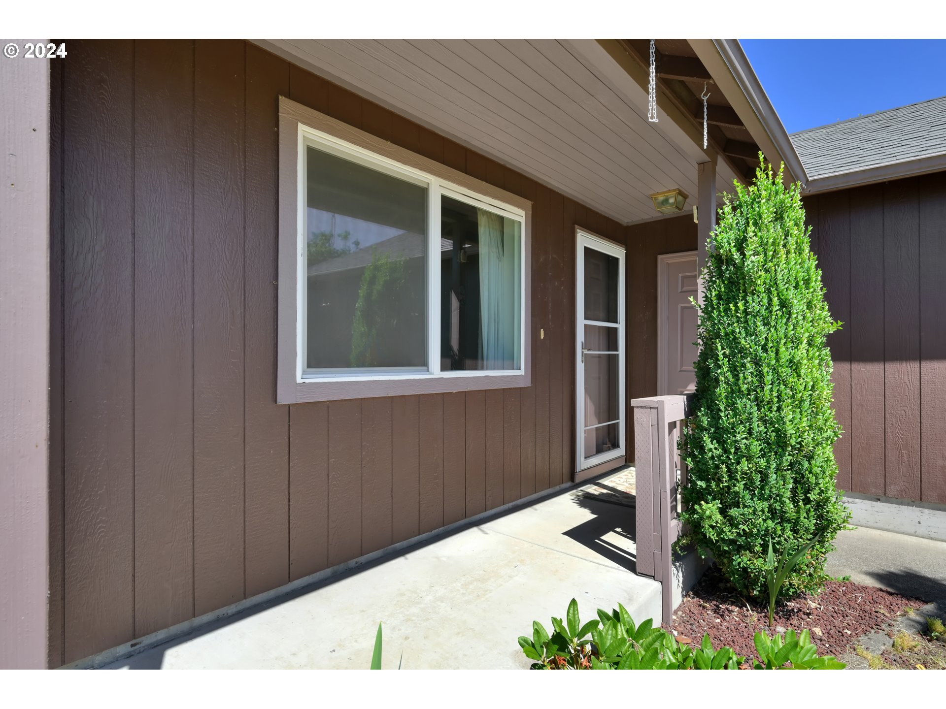 870 Hazelnut Lane Springfield, OR 97478 - Photo 6 of 35 a view of a house with a backyard
