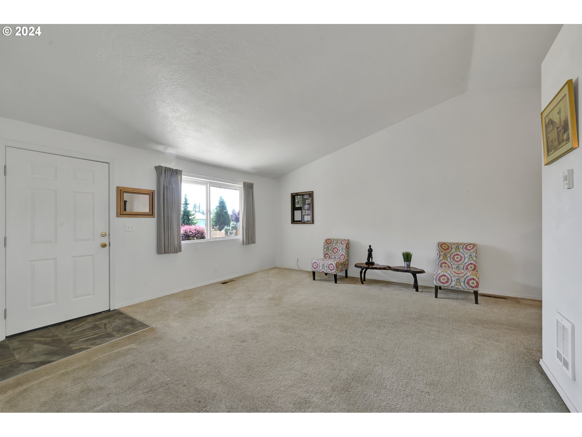 870 Hazelnut Lane Springfield, OR 97478 - Photo 8 of 35 a view of livingroom with furniture and windows
