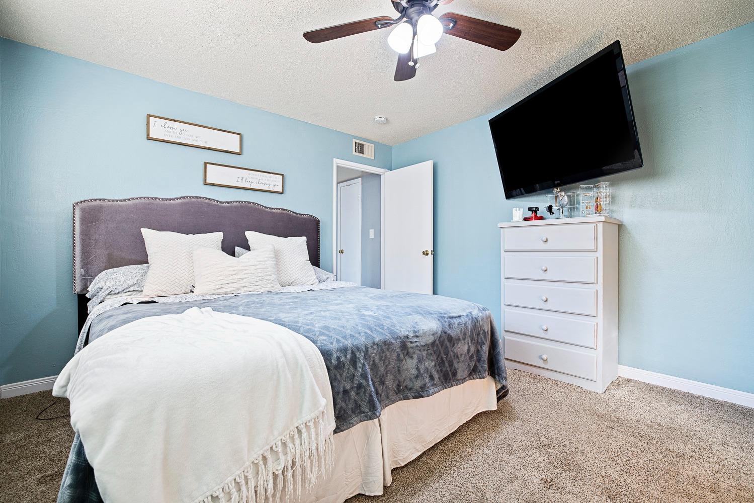 5780 North Angus Street Fresno, CA 93710 - Photo 33 of 41 a bedroom with a bed and a flat screen tv