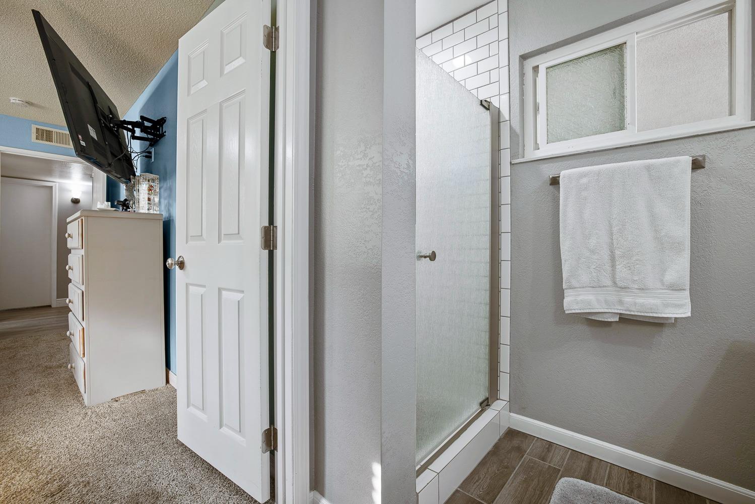 5780 North Angus Street Fresno, CA 93710 - Photo 34 of 41 a view of walk in closet